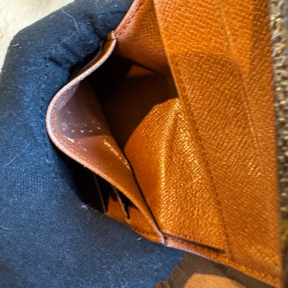 ❤️Louis Vuitton
LV Monogram Coated Canvas Elise Wallet - Picture 10 of 13